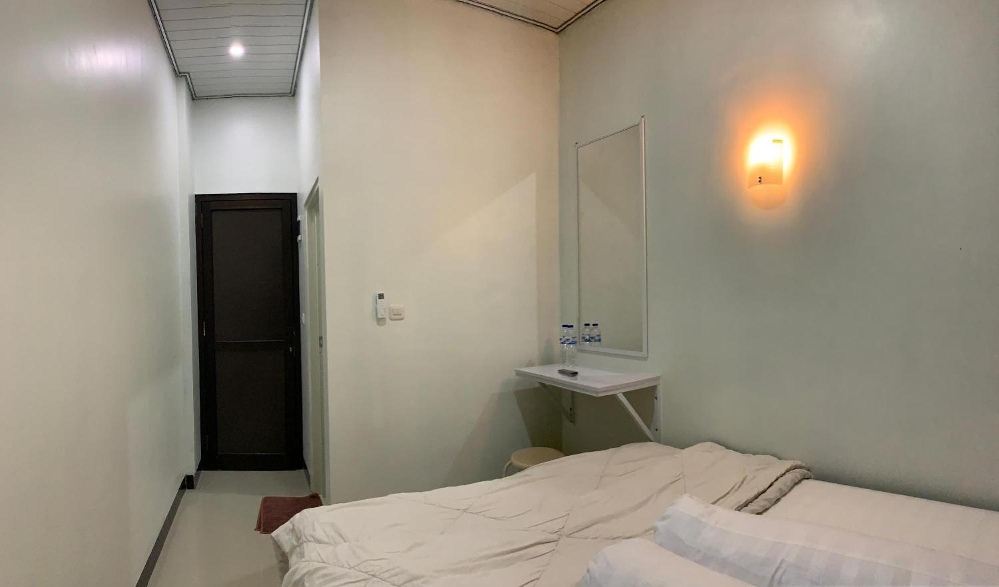 Kusuma Raya Guest House Srondolwetan Esterno foto