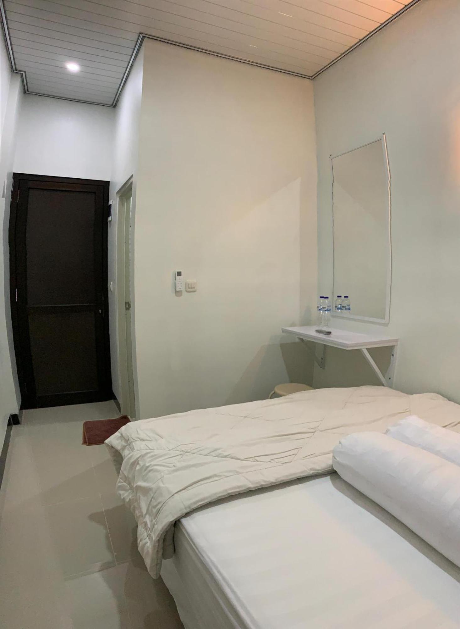 Kusuma Raya Guest House Srondolwetan Esterno foto