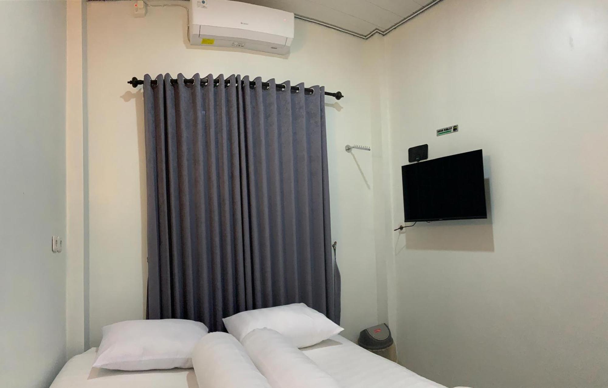 Kusuma Raya Guest House Srondolwetan Esterno foto