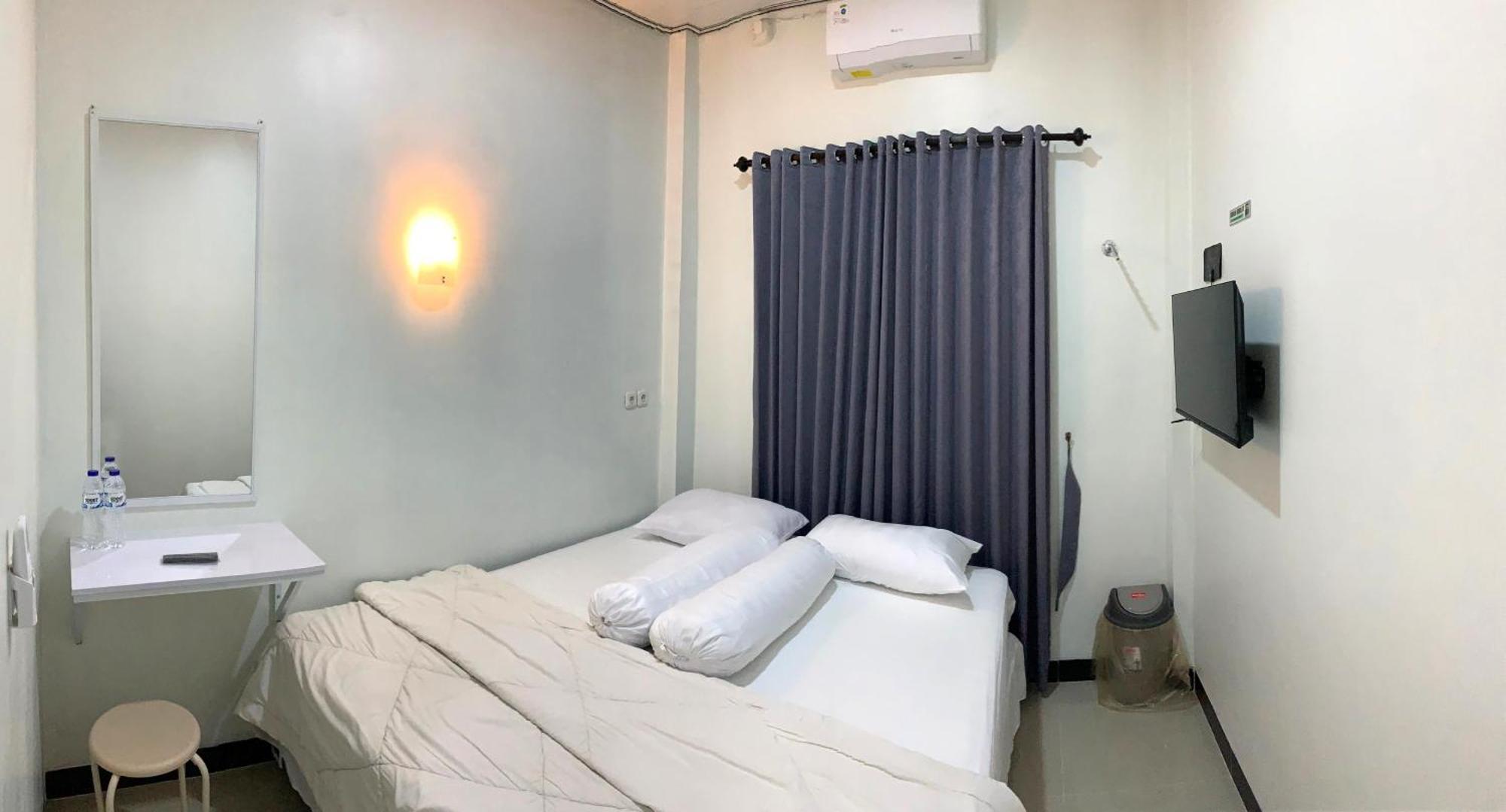 Kusuma Raya Guest House Srondolwetan Esterno foto